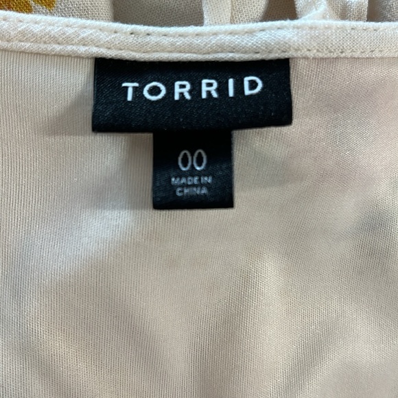 Torrid Rayon Slub Button Up With Waist Detail Tank. Size 10/M - Picture 7 of 8